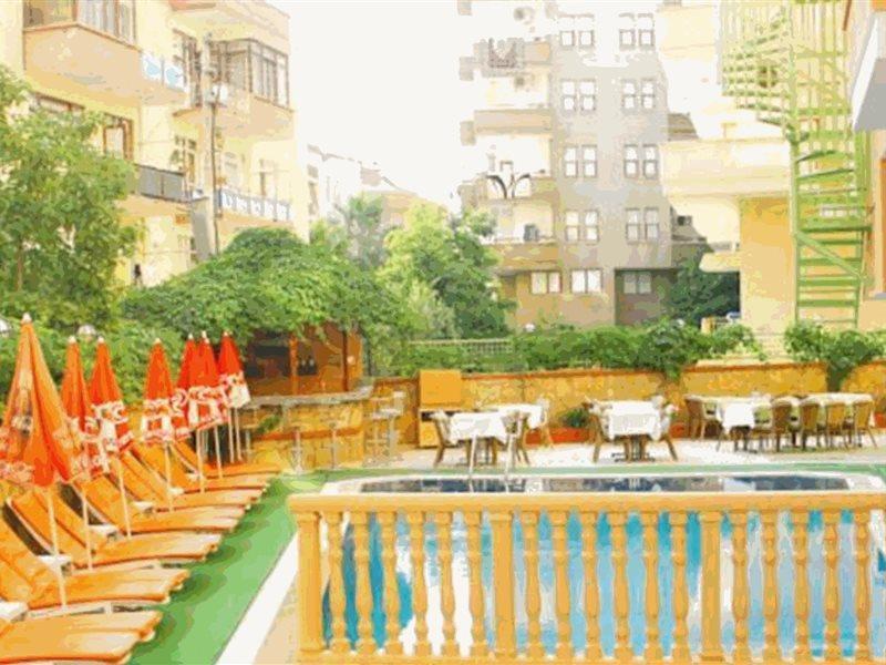 幸福家园公寓酒店 阿拉尼亚 外观 照片